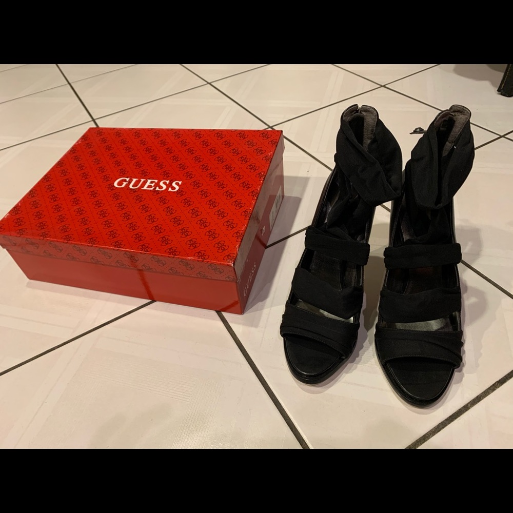 Stunning Black Guess Heels 👠 with Zipped Back